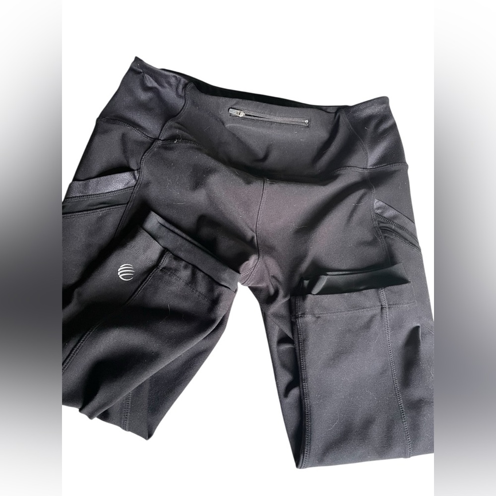 MPG leggings Black Sheer fabric details at waist/pockets & at leg edges 
MED/EUC